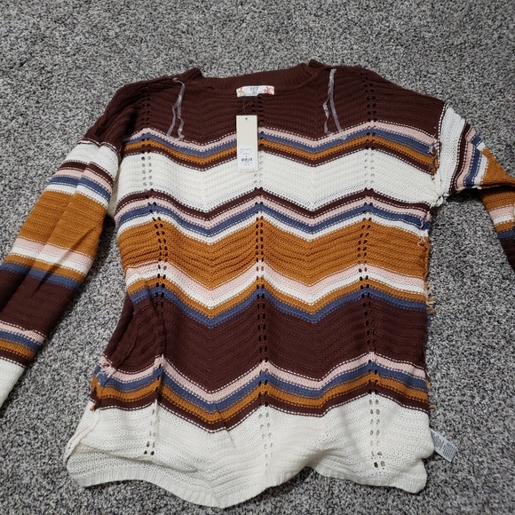 NWT Chevron Sweater - Picture 6 of 13